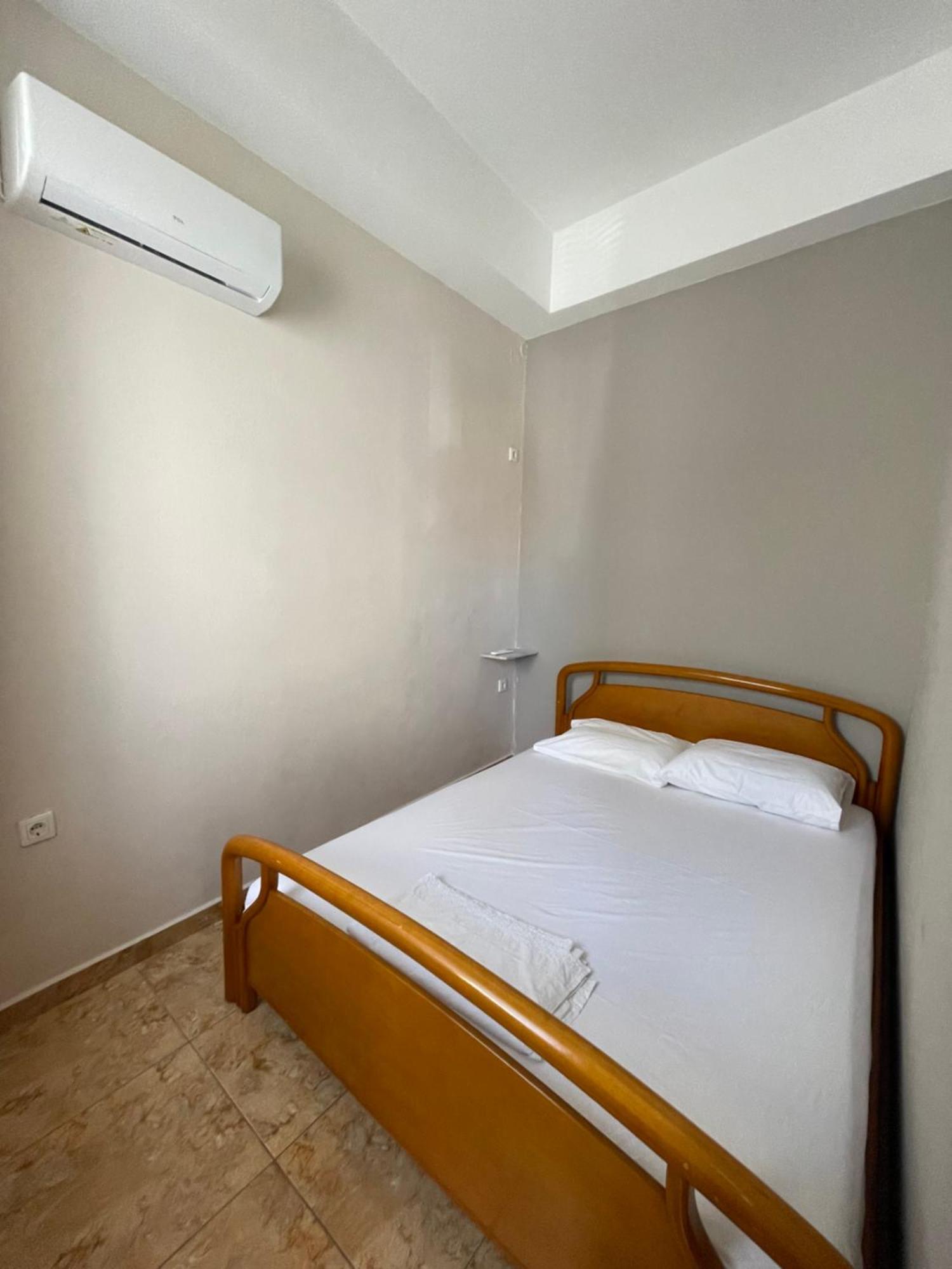 Teen Hub Ermoupoli Luaran gambar