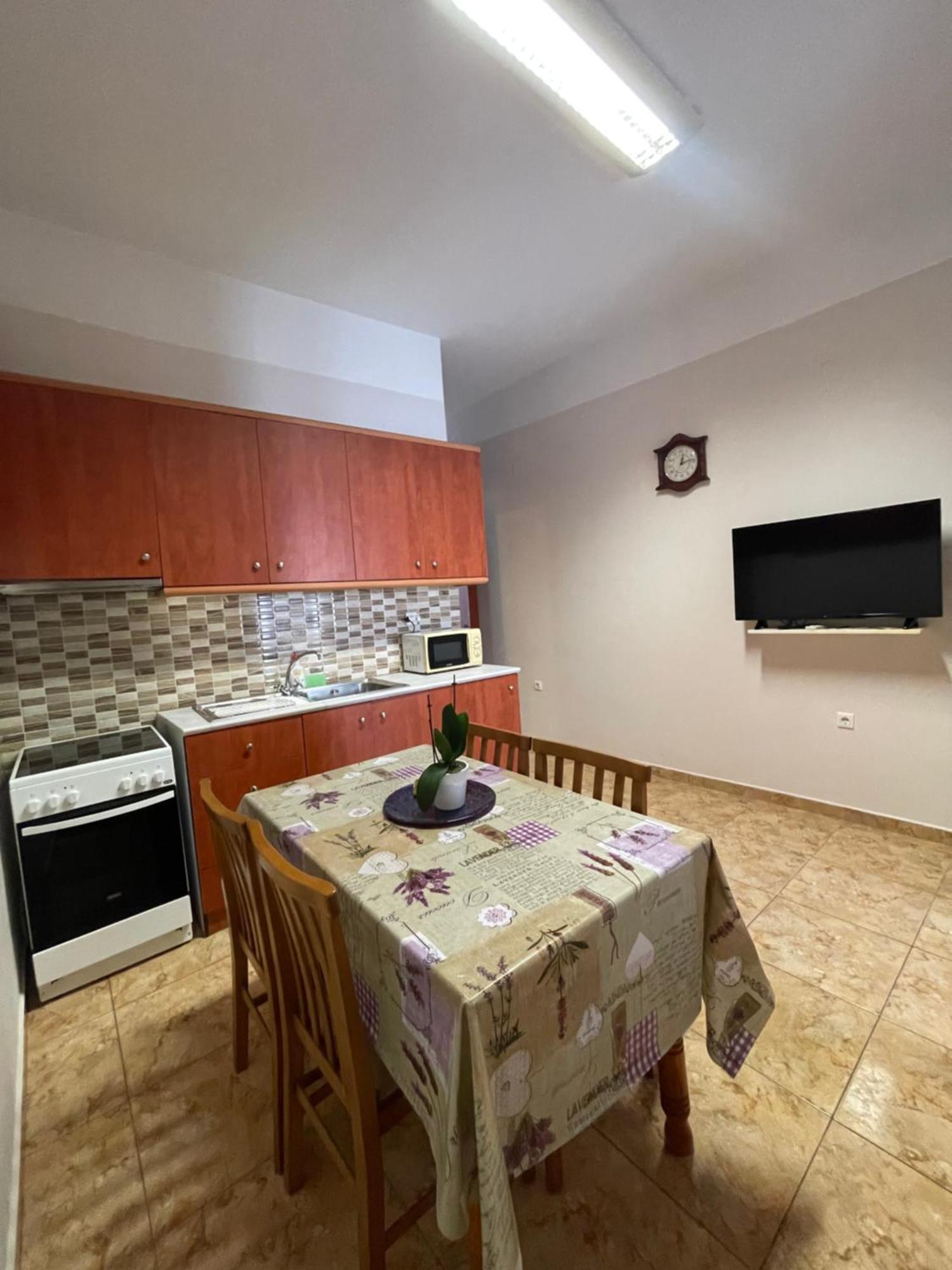 Teen Hub Ermoupoli Luaran gambar
