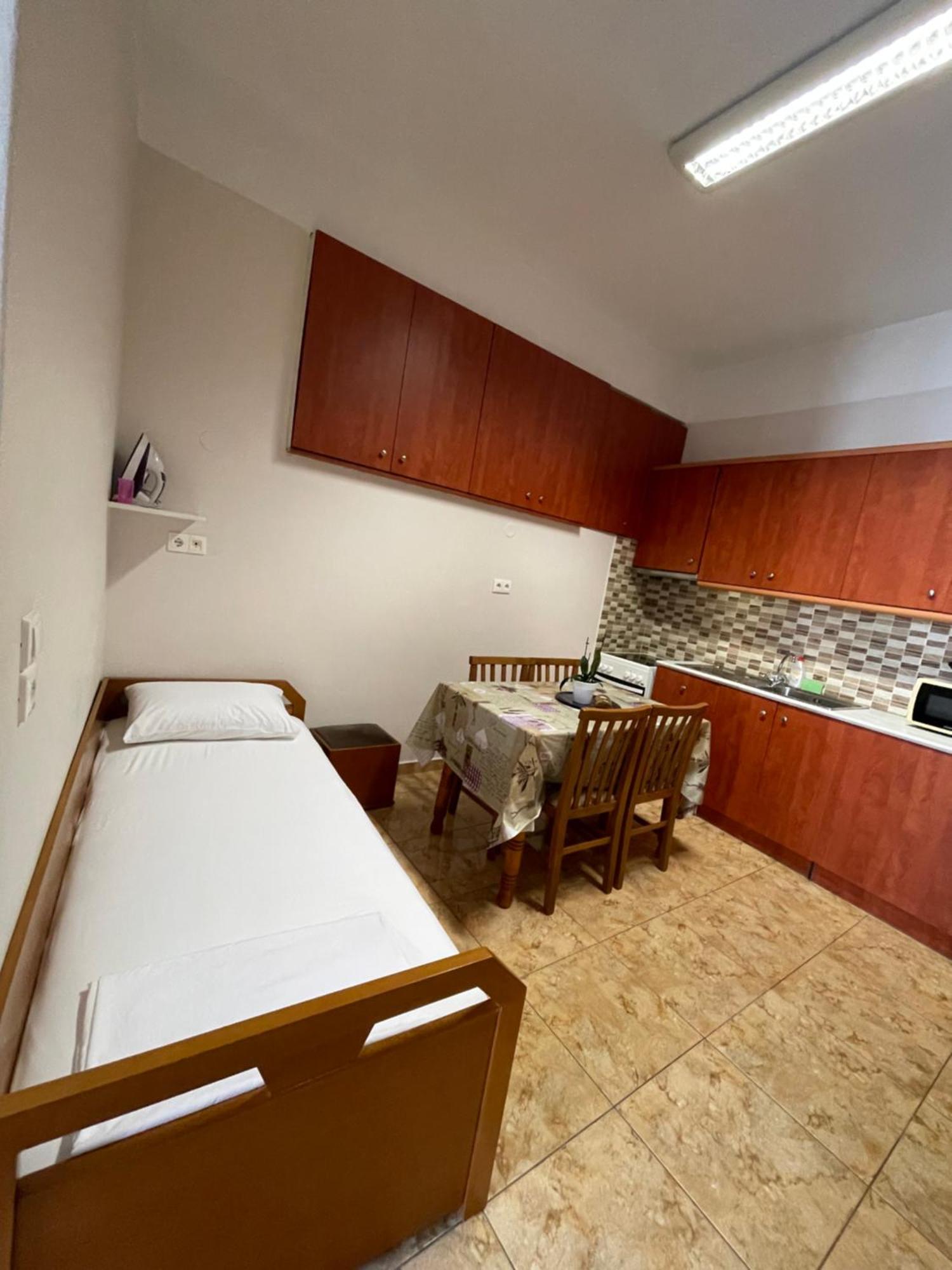 Teen Hub Ermoupoli Luaran gambar